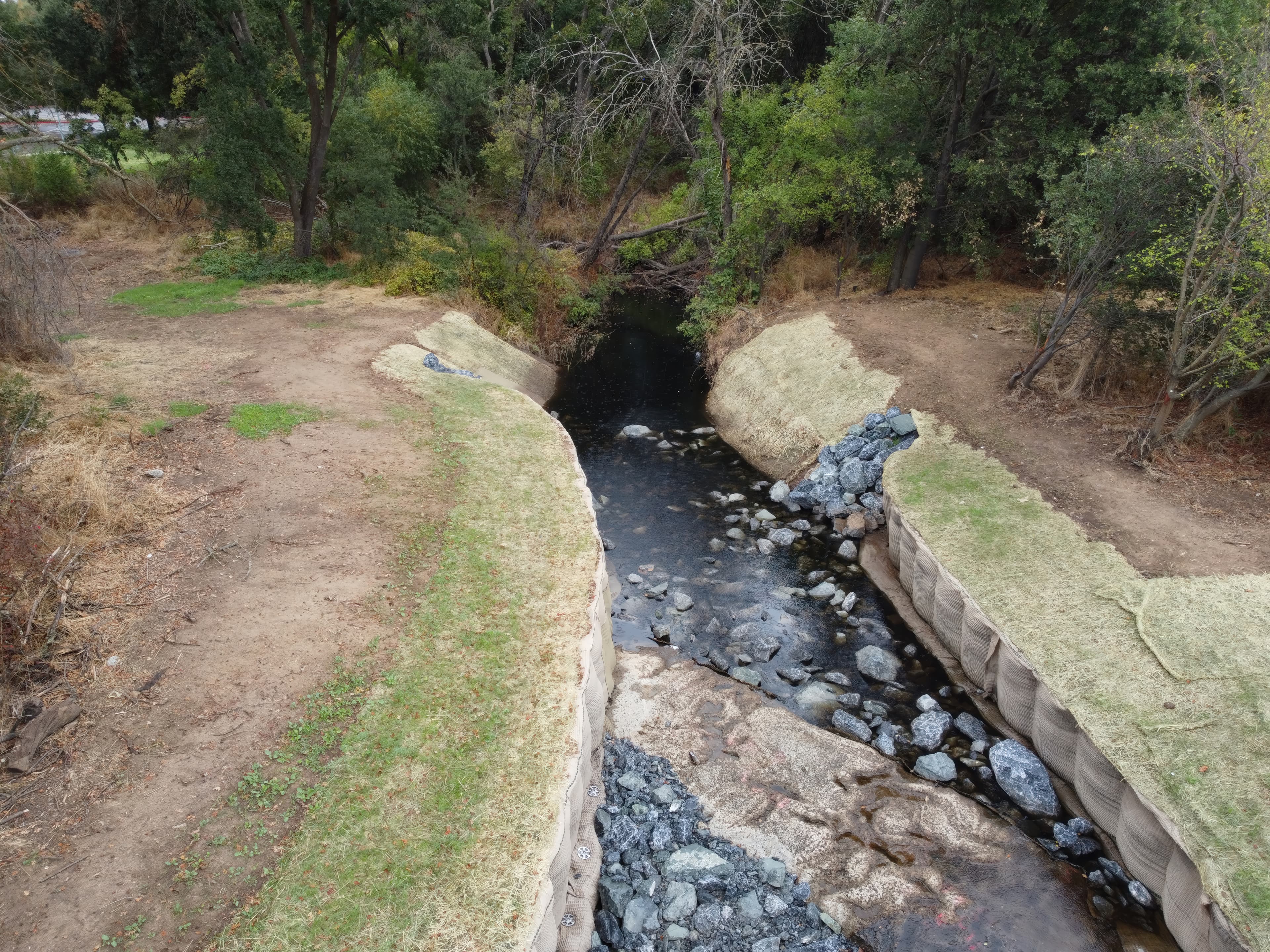 Deployment of PROPEX Scourlok at a critical pipe creek crossing to prevent scour and protect exposed infrastructure during high-flow events.
